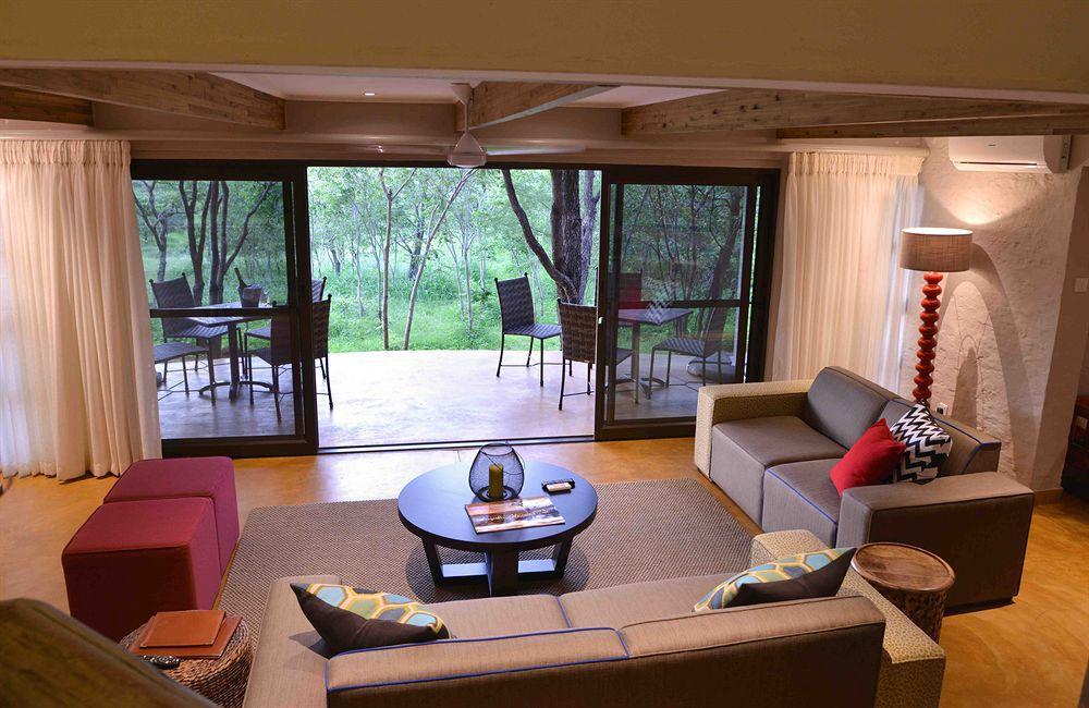 Victoria Falls Safari Suites Exterior foto