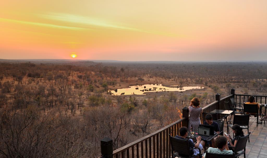Victoria Falls Safari Suites Exterior foto